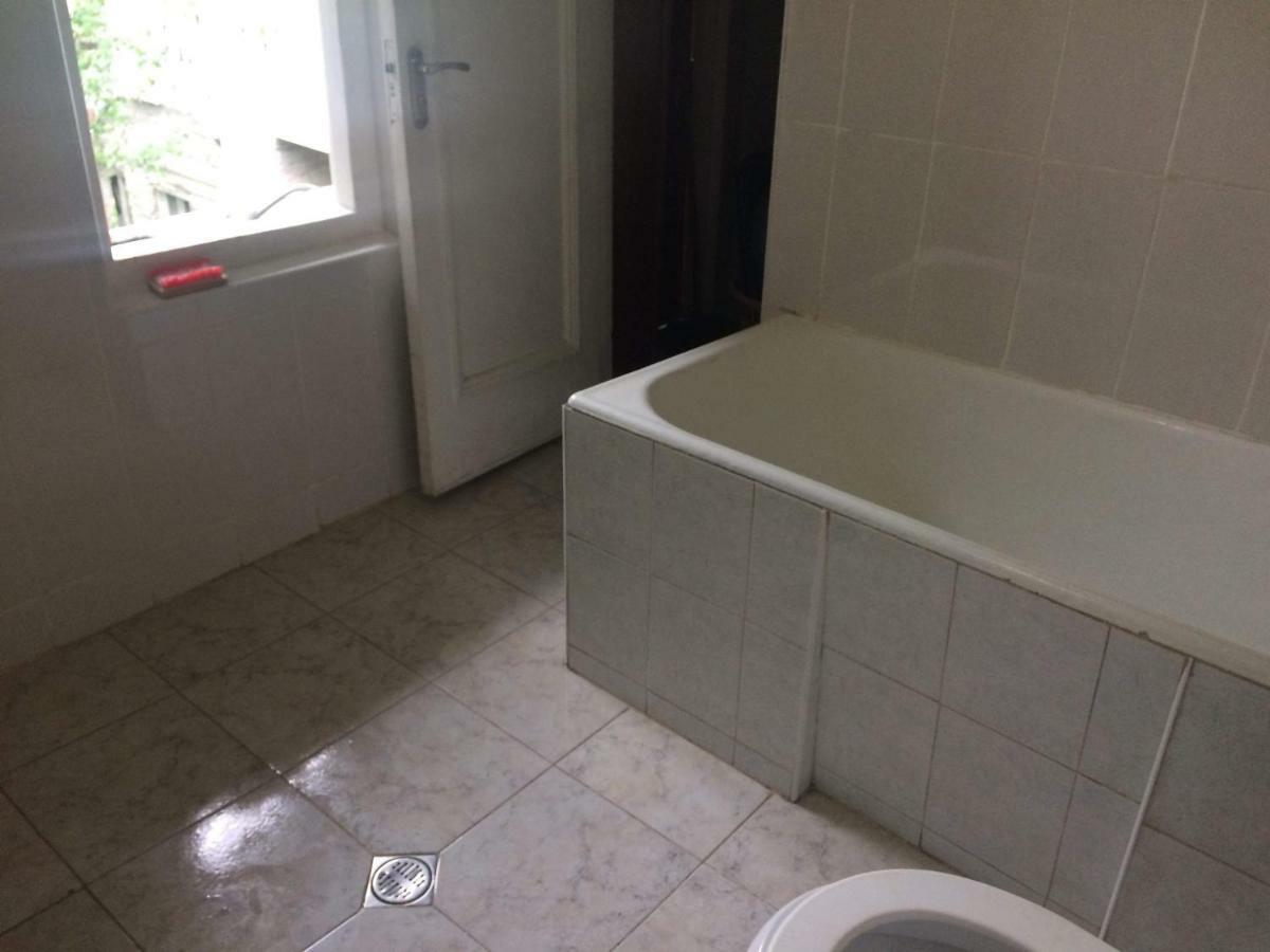 Guesthouse Malkhazi Borjomi Bagian luar foto