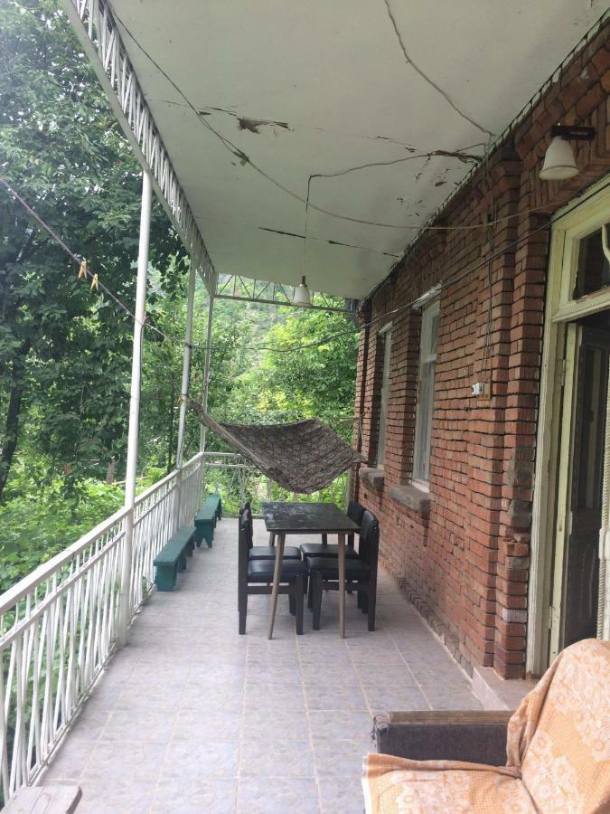 Guesthouse Malkhazi Borjomi Bagian luar foto
