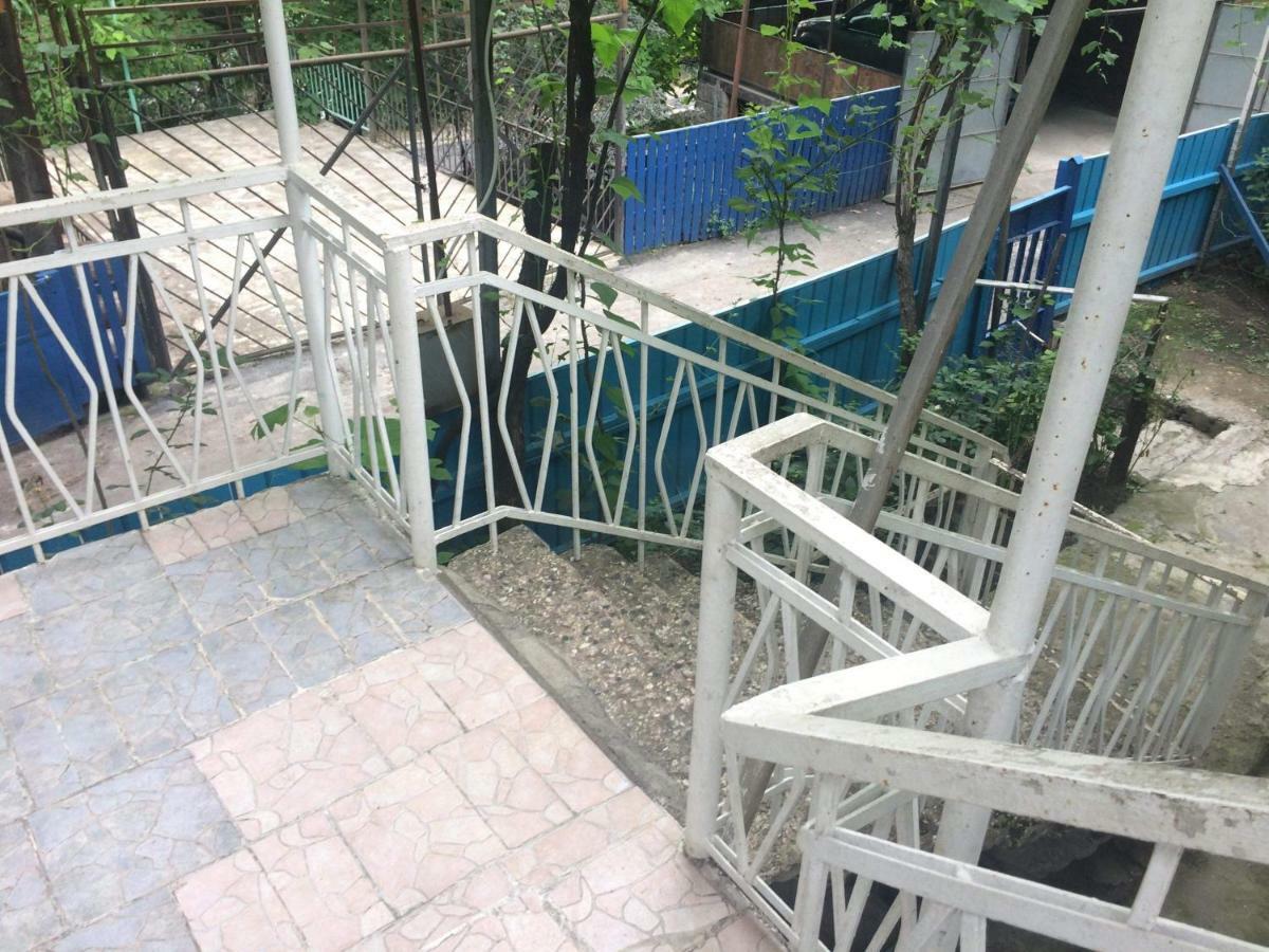 Guesthouse Malkhazi Borjomi Bagian luar foto
