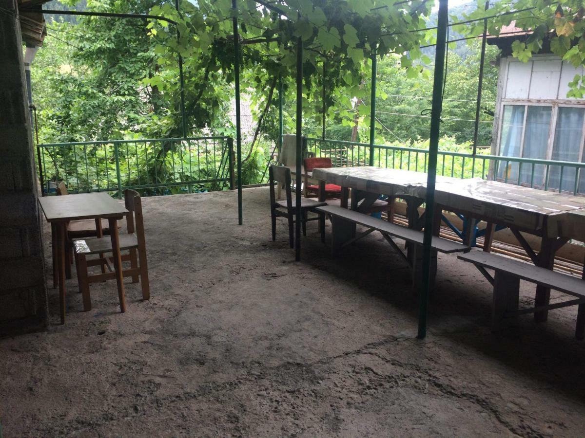 Guesthouse Malkhazi Borjomi Bagian luar foto