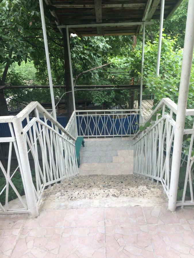 Guesthouse Malkhazi Borjomi Bagian luar foto
